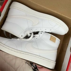 BRAND NEW WOMENS NIKE COURT ROYALE 2 MID